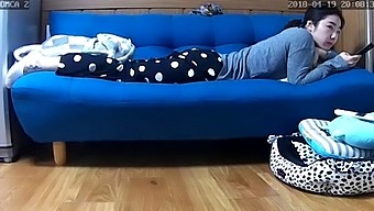 Crazy Korean Girl Shows Off Her Webcam Skills In Hd