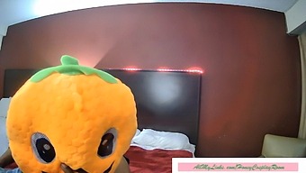 꿀 코스프레 룸에서 Mr.Pumpkin과 공주를 파트 1로 소개합니다