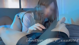 ハードコアなセッション中に、大きな天然のおっぱいがカウガールの体位で跳ねる