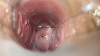 Orgasmo Intenso Catturato Dalla Telecamera Mentre Si Gode Il Sesso Nella Sua Vagina
